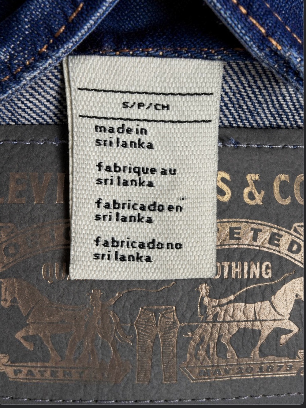 Levi’s Iconic Blue Denim Trucker Vest NWT Red Tab Classic Western Boho Chic Sz S - Picture 9 of 13